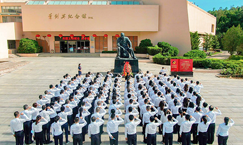 �������������м�ʹ����  <br>������֯��չ����һ�����⵳���˶�